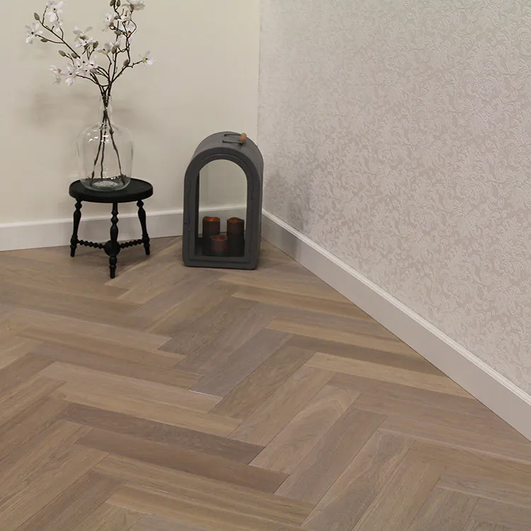 Hoge plinten plaatsen