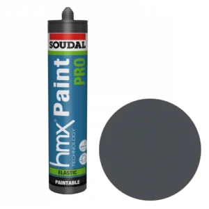 De Soudal HMX Paint Pro in de kleur RAL7016 (antracietgrijs) is een professionele, elastische sanitaire voegkit die uitblinkt in hechting, flexibiliteit en verwerking. Deze voegkit is ontwikkeld op basis van de revolutionaire HMX-technologie (Hydro Modified X-linked), een nieuwe generatie afdichtingstechnologie van Soudal. De formule is gebaseerd op crosslinked hydropolymeren en biedt het beste van twee werelden: de elasticiteit van een silicone en de overschilderbaarheid van een acrylaat. Daarmee is deze antracietgrijze voegkit ideaal voor binnen én buiten, voor aansluitvoegen rond badkuipen, douchewanden, wandtegels, raam- en deurkozijnen, maar ook voor dilatatievoegen tussen verschillende bouwmaterialen. Met de Soudal HMX Paint Pro RAL7016 werk je strak en technisch verantwoord. De voegkit is blijvend elastisch (ISO 11600 F 25LM), waterbestendig en heeft een extreem sterke hechting op vrijwel alle gebruikelijke ondergronden, zoals beton, metselwerk, tegels, natuursteen, metalen en PVC. Dankzij de lage modulus is deze HMX-kit uitstekend geschikt voor bewegende voegen. Je brengt de kit eenvoudig aan met een handmatig of pneumatisch kitpistool. Na het aanbrengen vormt zich binnen 15 minuten een huid op de voeg. Na slechts 1 uur is de voeg waterbestendig, wat de Soudal HMX Paint Pro perfect maakt voor sanitaire ruimtes. Na volledige uitharding (circa 7 dagen bij standaard omstandigheden) is de voeg uitstekend overschilderbaar met de meeste verven. De kleur RAL7016 – antracietgrijs – is populair bij moderne interieurs en gevelafwerking. De matte afwerking zorgt voor een professionele, strakke look zonder glans. Deze voegkit verkleurt niet, is UV-bestendig en verouderingsbestendig, en laat geen vlekken achter op natuursteen. De kit is reukloos, fysisch drogend en bestand tegen temperaturen van -20°C tot +80°C. Je kunt de HMX Paint Pro verwerken bij temperaturen van +5°C tot +35°C. De maximale vervorming bedraagt ±25%, met een elasticiteitsmodulus van 0.29 N/mm² en een rek bij breuk van meer dan 600%. Dat betekent: soepel én sterk tegelijk. Ook op het vlak van duurzaamheid scoort deze voegkit hoog. De HMX Paint Pro RAL7016 bevat geen oplosmiddelen en is isocyanaatvrij. Het product draagt het Emicode EC1 PLUS-label voor extreem lage emissie en het BASTA-label voor ecologische kwaliteit. Bovendien is de koker gemaakt van post-consumer recycled plastic. Dit maakt de HMX Paint Pro niet alleen een slimme keuze voor het project, maar ook voor het milieu. Voor een optimale hechting is een correcte voorbereiding cruciaal. Zorg ervoor dat de ondergrond schoon, stof- en vetvrij is, en eventueel droog of licht vochtig. Poreuze ondergronden moeten worden voorgestreken met Primer 150, terwijl niet-poreuze ondergronden gebaat zijn bij een Surface Activator of solventreiniger. Vermijd materialen zoals PE, PP, PTFE (Teflon®), bitumen, koper en messing. Gebruik de HMX Paint Pro uitsluitend voor toepassingen zonder continue waterbelasting. Het product is niet geschikt voor aquariums of zwembaden. De Soudal HMX Paint Pro in RAL7016 antracietgrijs is de perfecte sanitaire voegkit voor iedereen die technisch topwerk wil leveren. Of je nu een parketteur bent, werkt aan een traprenovatie of dagelijks aansluitnaden afdicht in nieuwbouw of renovatieprojecten: met deze voegkit ben je zeker van langdurige prestaties, een snelle verwerking en een kleurvaste afwerking in modern antraciet. Kies voor betrouwbaarheid, gebruiksvriendelijkheid en duurzaamheid. Kies voor de Soudal HMX Paint Pro RAL7016.